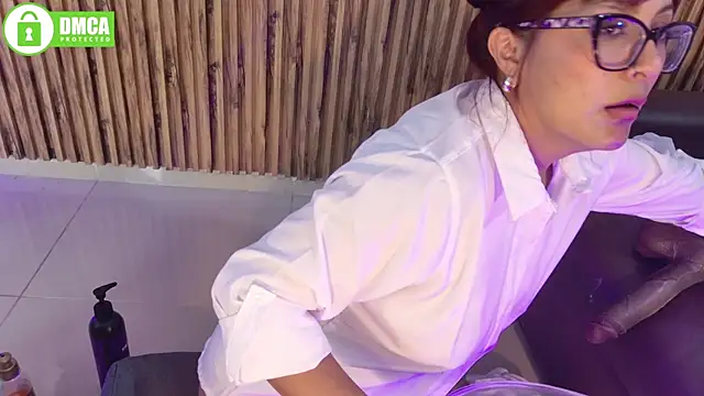 evelynjohnsoon live cam on StripChat