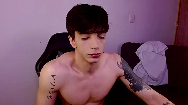 H3ll_B0I live cam on StripChat