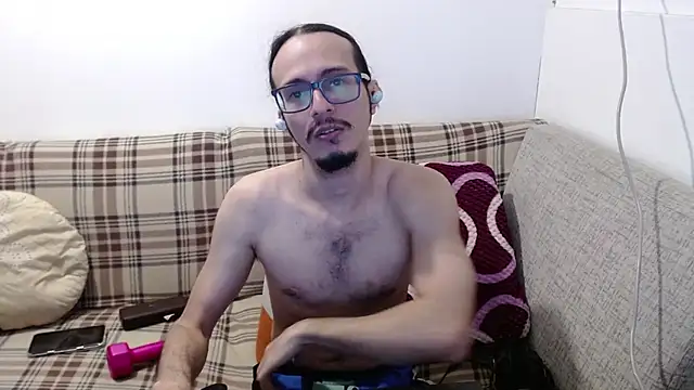 cholitohermoso live cam on StripChat
