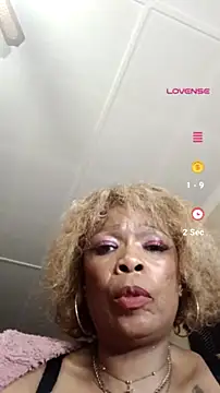 Gucci_Bx live cam on StripChat