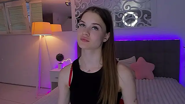 LuisaClover live cam on StripChat