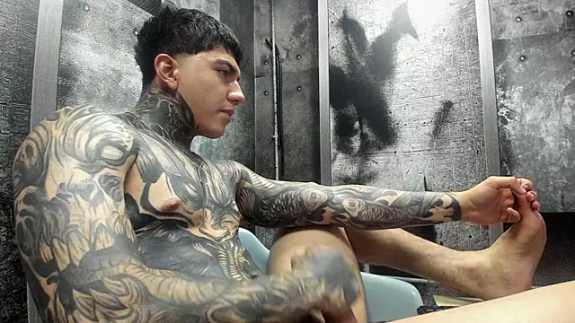 Gury_tattoo live cam on StripChat