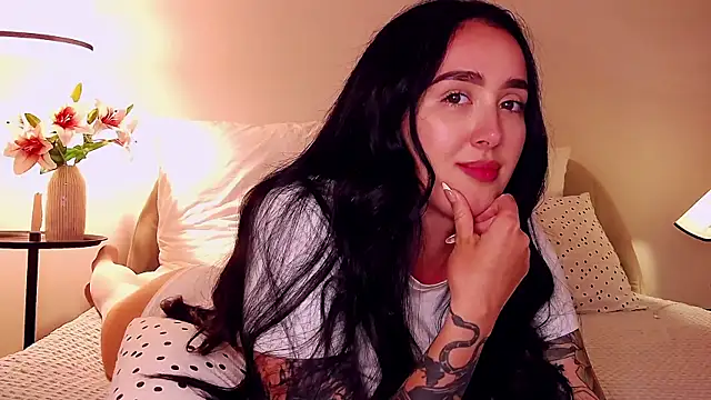 KimKhallifa webcam