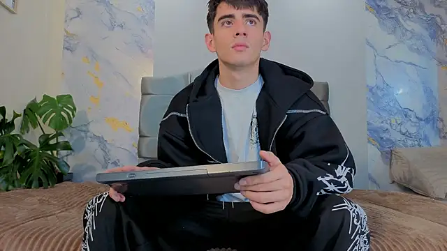 demian_hot99