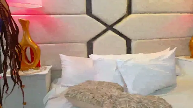 EbonyHenner webcam