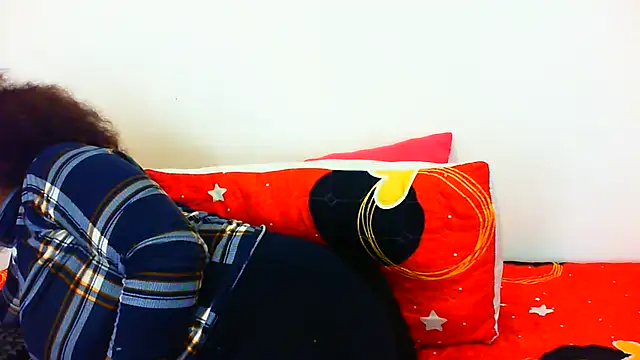 NAUGHTIECURVY webcam