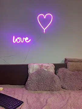 Sabrinedivinee live cam on StripChat