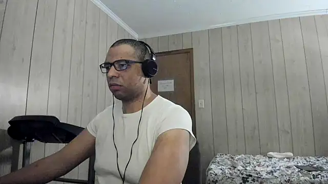 NaturalBeautyQueen webcam