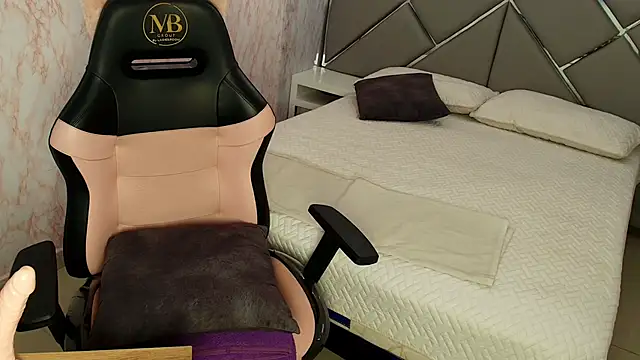 Dolly_boobsy webcam