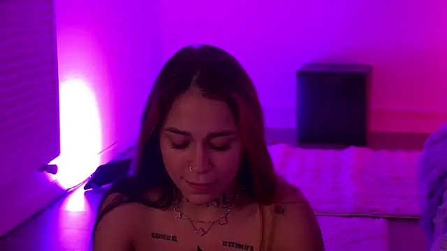 KyraDesire webcam
