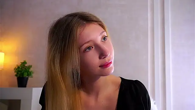 SunnivaCovil live sex cam