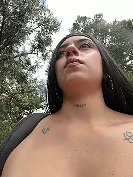 LilacNoir webcam