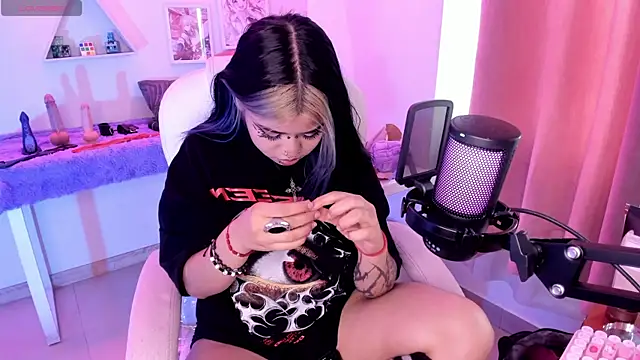 pinkk_deemon webcam
