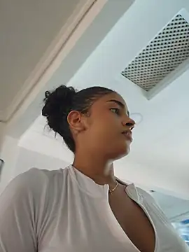 Milu_Luthor webcam