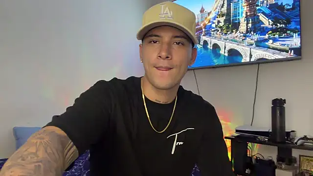 SexxxySquirterStev777 webcam