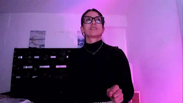 ZarayFeet live cam on StripChat