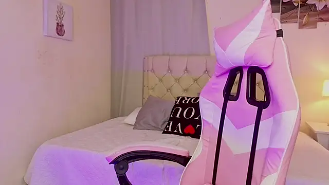 naomifire_ webcam