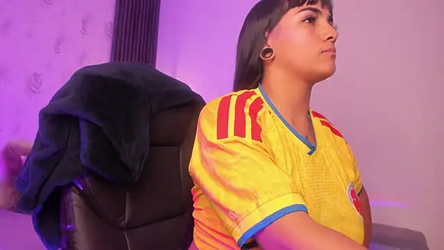 Bella_Raven webcam