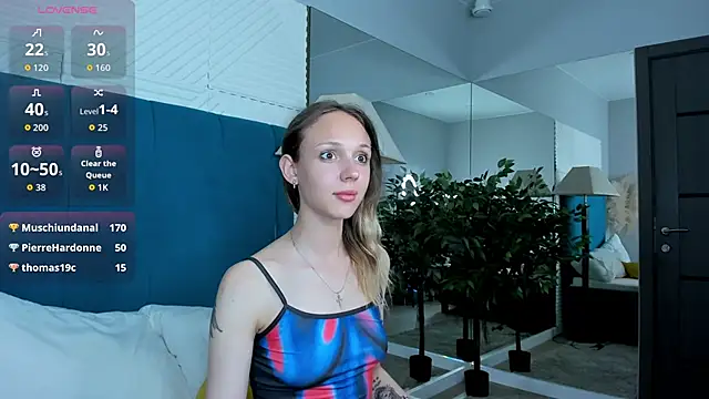 EmmaGilmoree live cam on StripChat
