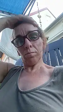 Dettybitch40 live cam on StripChat