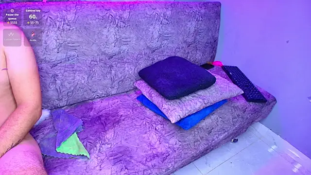 Sara_and_Lion webcam