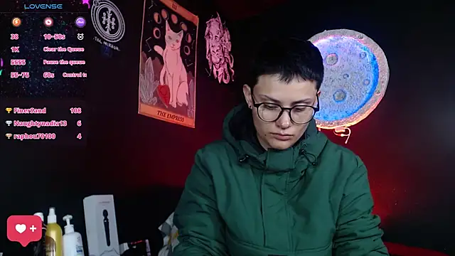 girl_intense444