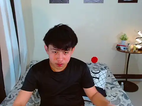 charliebighead live cam on StripChat