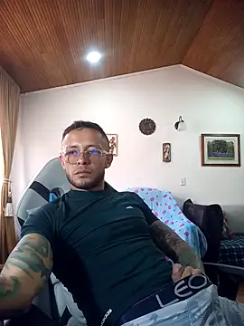 sebastian_horny live cam on StripChat