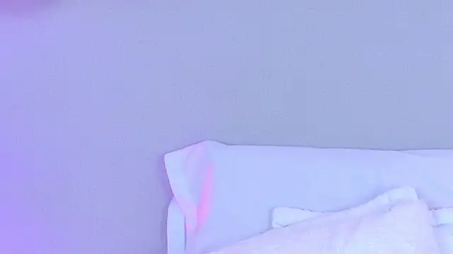 NaomiKlarc live cam on StripChat