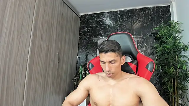 Erik_castle live cam on StripChat