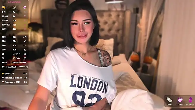 ParisianDoll live cam on StripChat