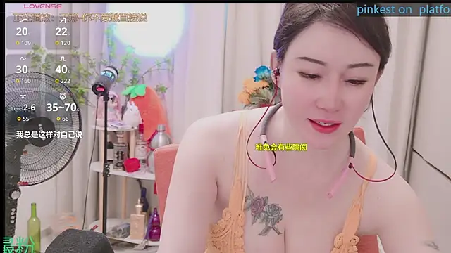 luck_lili_ (F milf) - 全网最粉！才艺最多直播间！舞蹈/唱歌/魔术/大型杂技表演完成目標精彩真空热舞或精