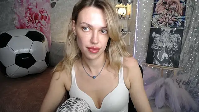 NickyAdamidi live cam on StripChat