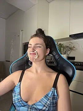 CurlyLara live sex cam