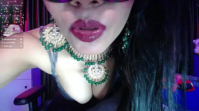 heyy_kiran live cam on StripChat