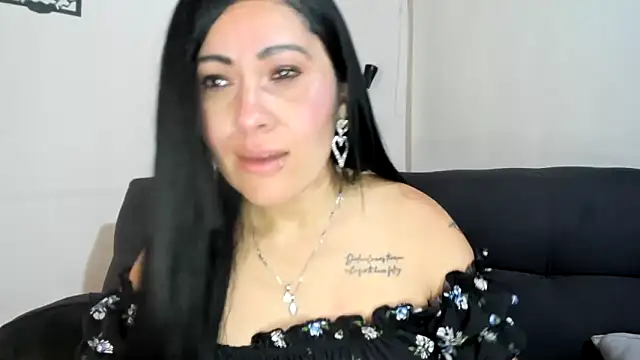 Tania_mature live cam on StripChat