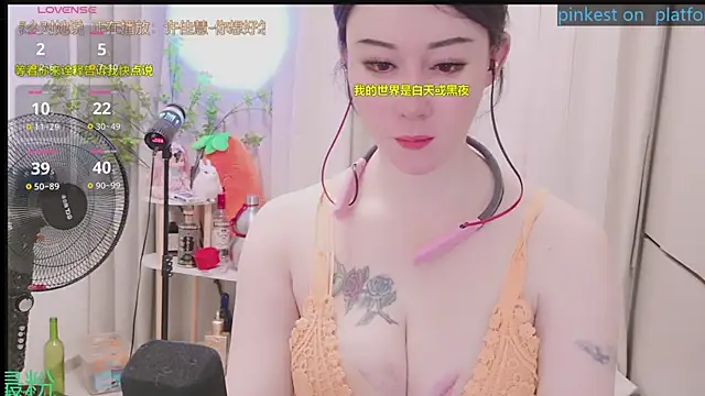 luck_lili_ (F milf) - 全网最粉！才艺最多直播间！舞蹈/唱歌/魔术/大型杂技表演完成目標精彩真空热舞或精