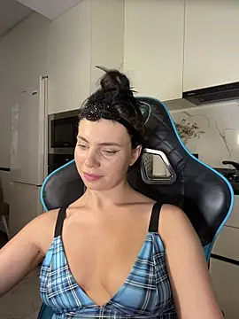 CurlyLara live sex cam