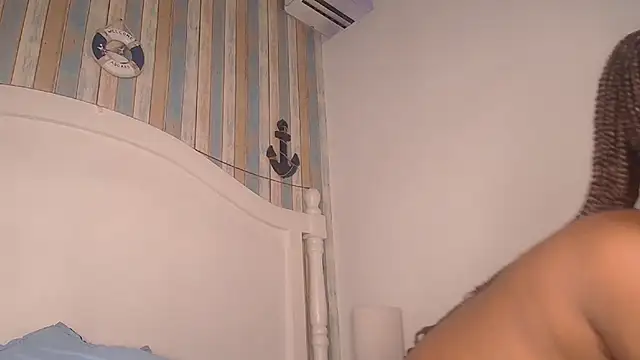 MichaelaCox live cam on StripChat