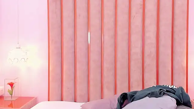 Zoe_Monrow webcam