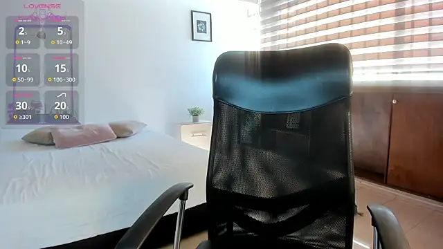 zoe_linss webcam
