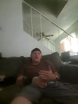 yourMasterisBored live cam on StripChat