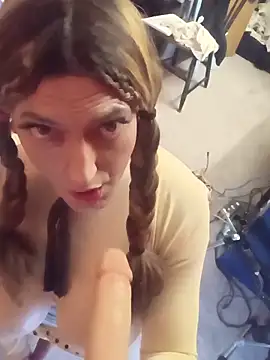 sissytrapdolly24 webcam