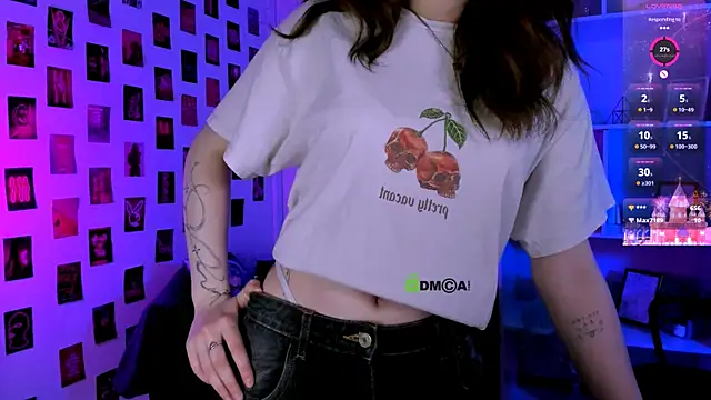 liana_kisses (F teen) - show ass