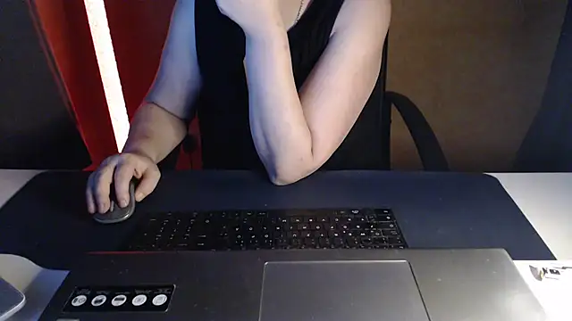 SweetPhoenix76 webcam
