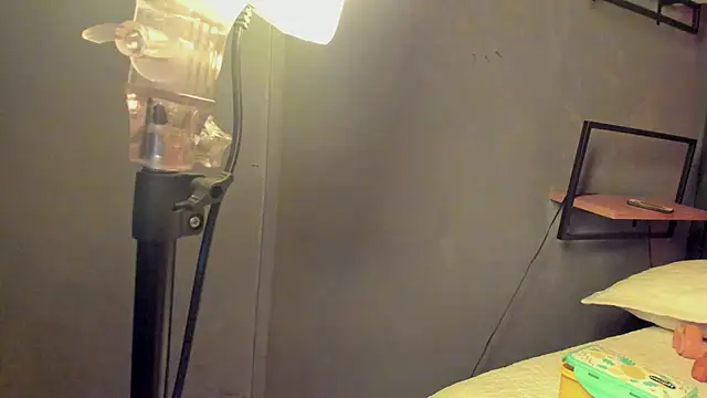 Violett_Salvatore webcam