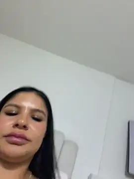 Elara_Luxe webcam