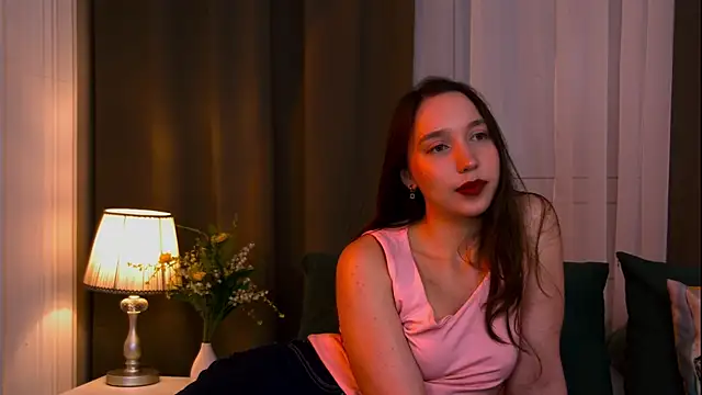 Suzaneey webcam