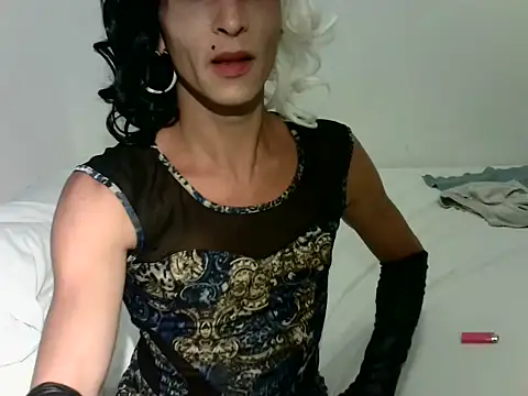 CruellaDivine webcam