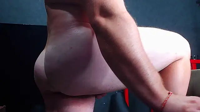 muscularjohnforuX webcam